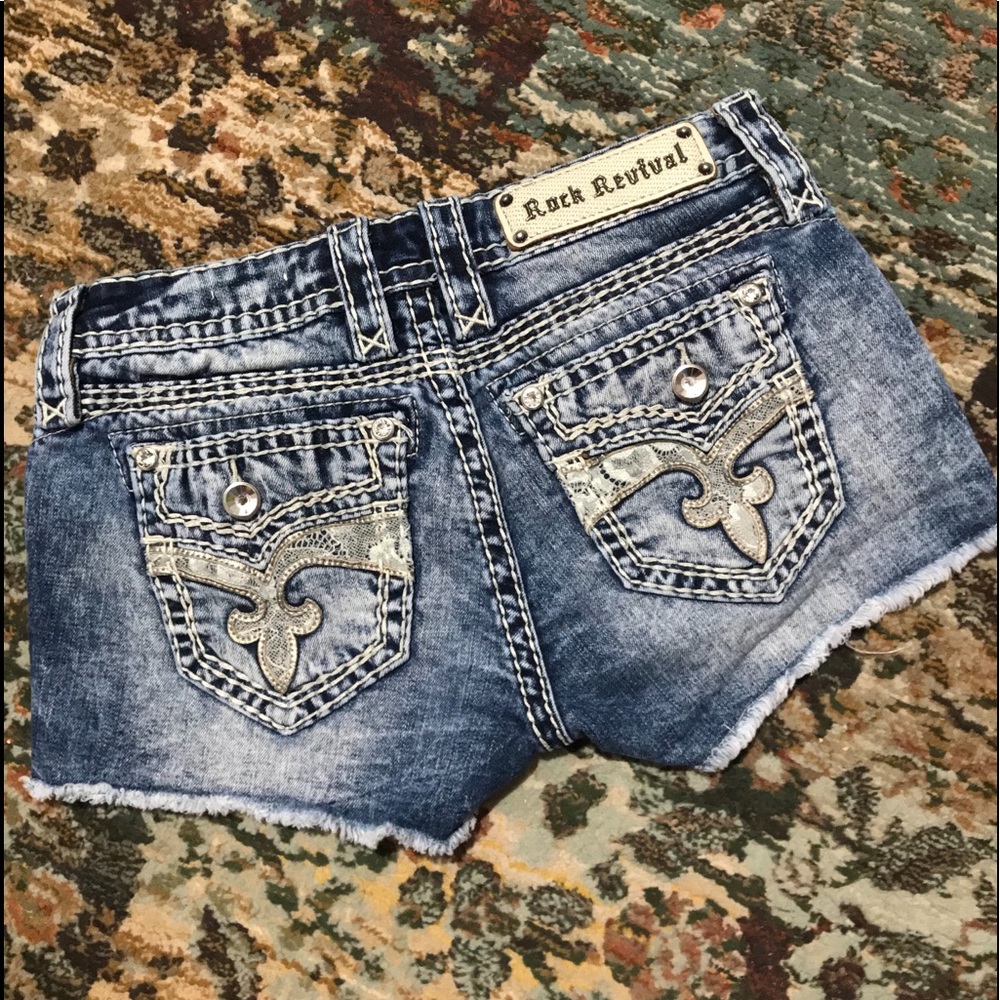 ❌SOLD❌Rock Revival Octavia Shorts size 26..